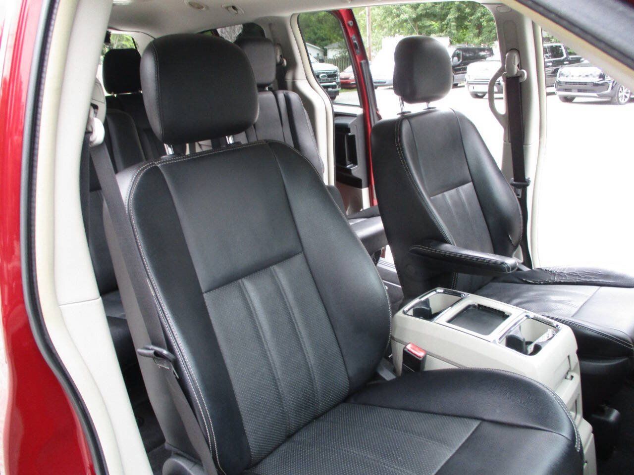 Used 2015 Chrysler Town & Country Touring-L w/ Driver Convenience Group FWD image 21