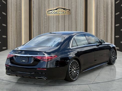 Used 2022 Mercedes-Benz S 580 4MATIC Sedan w/ AMG Line Package image 8