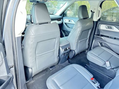 Used 2025 Ford Explorer Active w/ Active Comfort Package AWD/4WD image 12