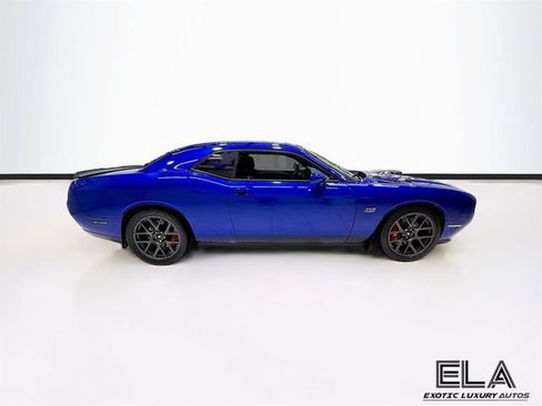 Used 2018 Dodge Challenger R/T RWD image 9