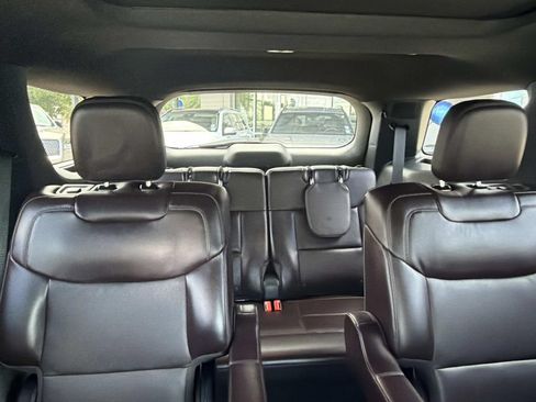 Used 2025 Ford Explorer Platinum RWD image 12