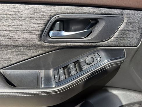 Used 2023 Nissan Rogue SV FWD image 25