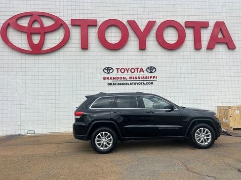 Used 2021 Jeep Grand Cherokee Laredo image 4