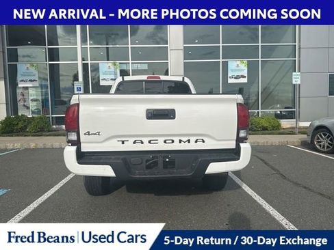 Certified 2022 Toyota Tacoma SR w/ SR Convenience Package AWD/4WD image 4