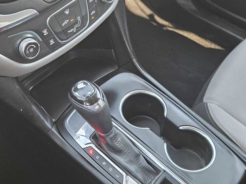 Used 2021 Chevrolet Equinox LT image 19