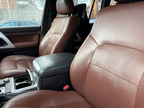 Used 2016 Toyota Land Cruiser image 6