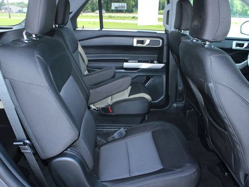 Used 2024 Ford Explorer XLT AWD/4WD image 18