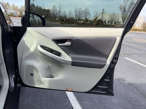 Used 2011 Toyota Prius Three image 17