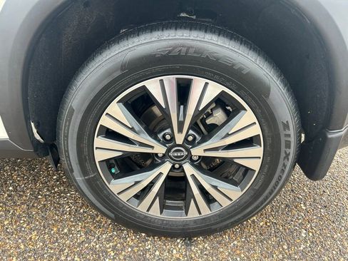 Certified 2023 Nissan Rogue SV w/ SV Premium B Package FWD image 17