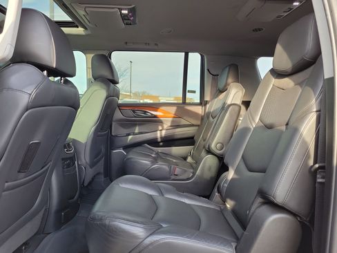 Used 2019 Cadillac Escalade ESV Luxury image 10