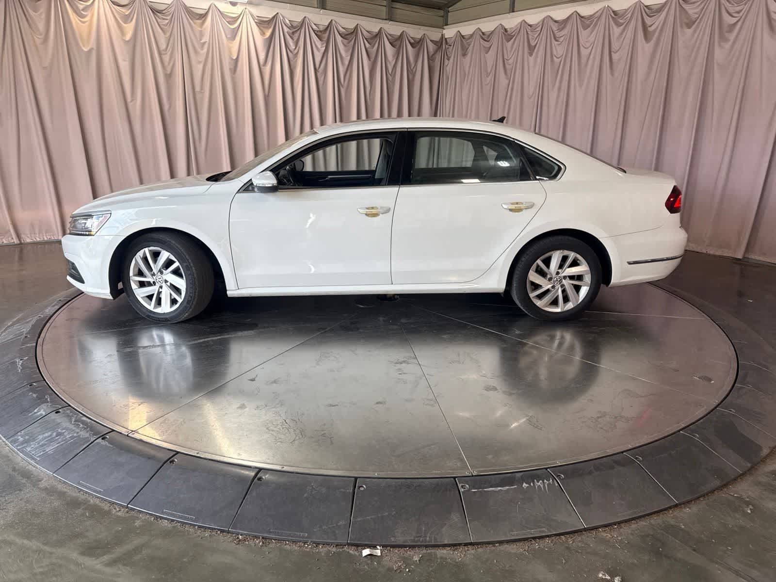 Used 2018 Volkswagen Passat 2.0T SE w/ SE Lighting Package FWD image 8