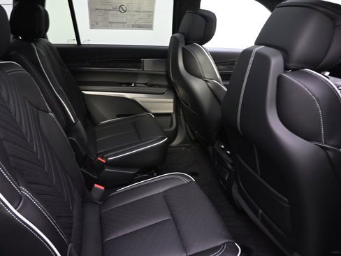 New 2026 Cadillac Vistiq Platinum image 18