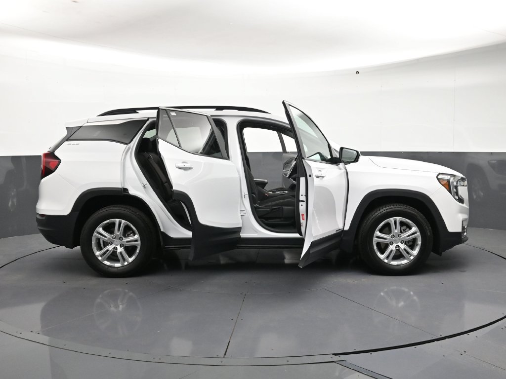Certified 2022 GMC Terrain SLE w/ Driver Convenience Package AWD/4WD image 33