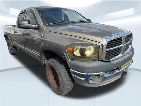 Used 2009 Dodge Ram 2500 Truck SXT image 2