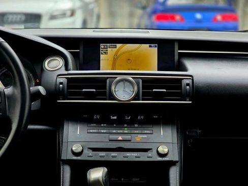 Used 2016 Lexus RC 200t image 18