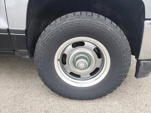 Used 2018 Chevrolet Silverado 1500 LT w/ LT Convenience Package image 27