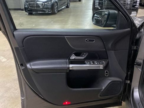 Used 2022 Mercedes-Benz GLB 250 image 9