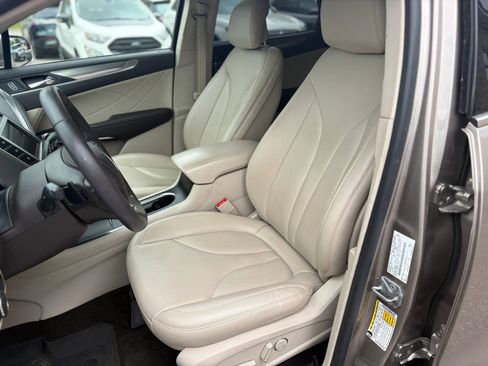 Used 2019 Lincoln MKC Premiere AWD/4WD image 9