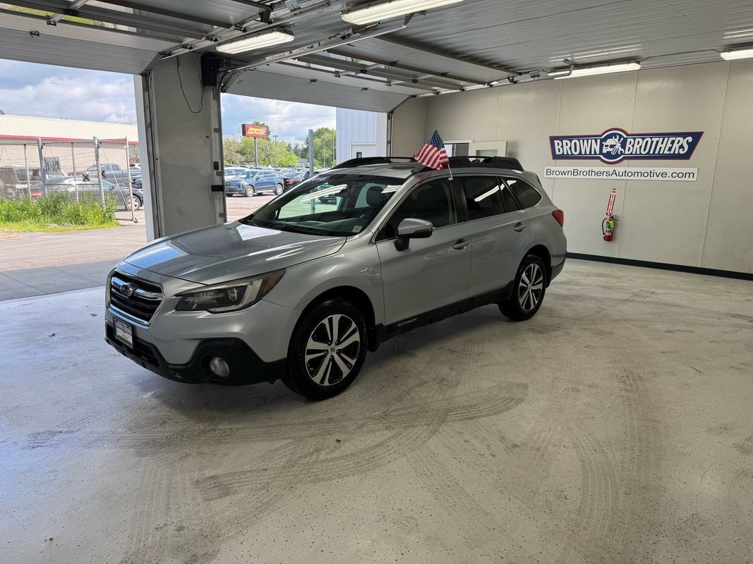 Used 2018 Subaru Outback 3.6R Limited AWD/4WD image 1
