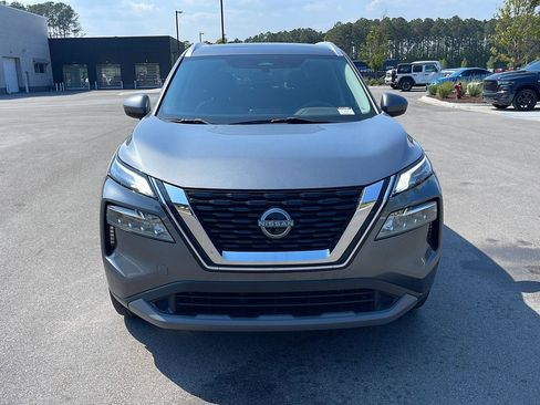 Used 2023 Nissan Rogue SV w/ SV Premium B Package FWD image 2