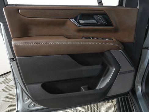 Used 2026 GMC Yukon XL Denali Ultimate w/ LPO, Floor Liner Package AWD/4WD image 17
