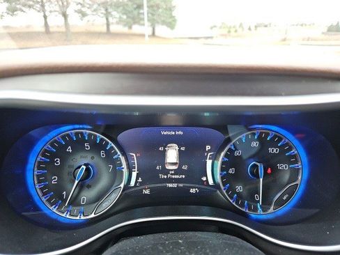 Used 2018 Chrysler Pacifica Limited w/ Tire & Wheel Group image 22