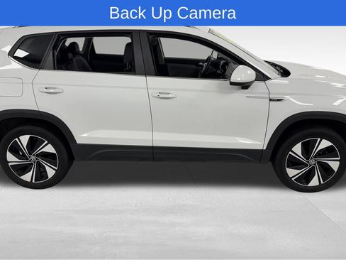 Used 2023 Volkswagen Taos SE AWD/4WD image 2