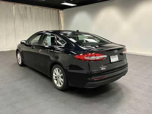 Used 2019 Ford Fusion SE FWD image 3