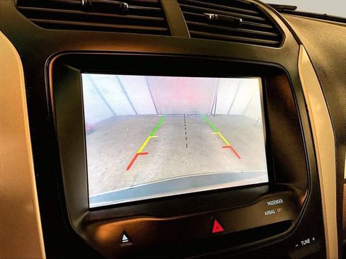 Used 2015 Ford Explorer XLT w/ Equipment Group 202B AWD/4WD image 21