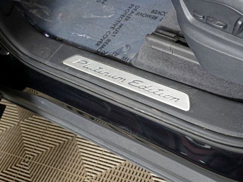 Certified 2023 Porsche Cayenne Platinum Edition image 18