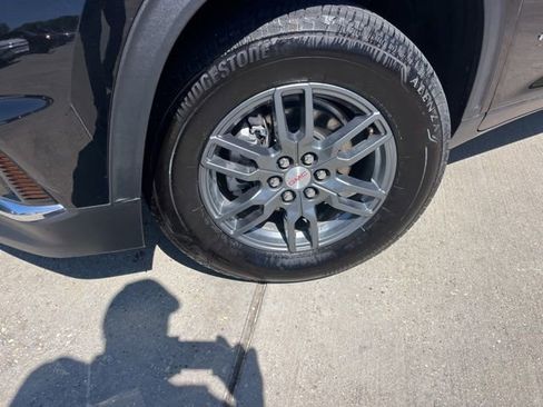 Used 2025 GMC Acadia Elevation image 36