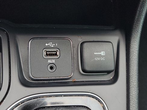 Used 2021 Jeep Cherokee Limited FWD image 25