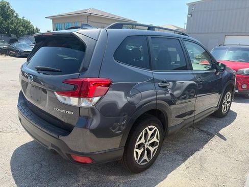 Used 2020 Subaru Forester Premium AWD/4WD image 3
