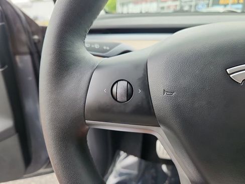 Used 2022 Tesla Model Y Performance AWD/4WD image 22