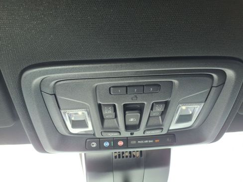 Used 2025 GMC Sierra 1500 AT4 w/ AT4 Premium Package AWD/4WD image 39