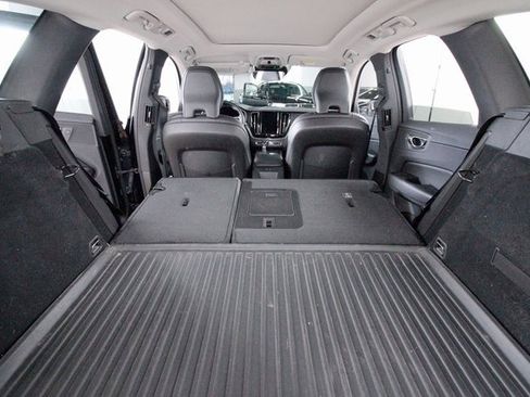 Used 2019 Volvo XC60 T5 Momentum w/ Premium Package image 34