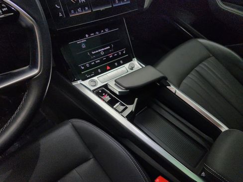 Used 2024 Audi Q8 e-tron Premium Plus w/ Premium Plus Package image 22