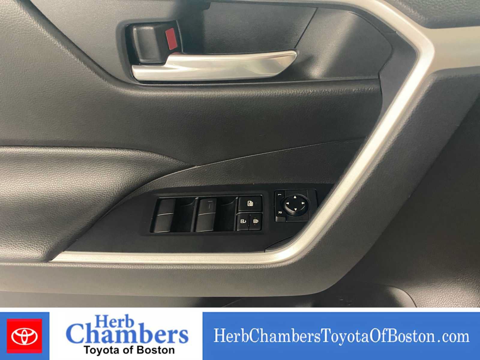 Used 2020 Toyota RAV4 XLE w/ Convenience Package AWD/4WD image 16