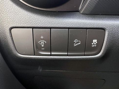 Used 2023 Hyundai Kona SE AWD/4WD image 16
