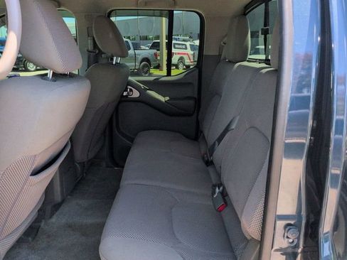 Used 2015 Nissan Frontier SV RWD image 14