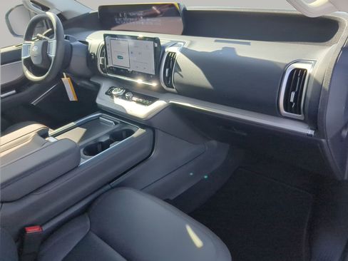 New 2025 Ford Expedition Active image 45