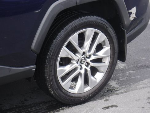 Used 2023 Toyota RAV4 XLE Premium image 4