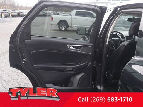 Used 2018 Ford Edge SEL w/ Equipment Group 201A AWD/4WD image 18