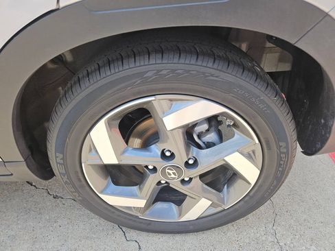 Used 2025 Hyundai Venue SEL FWD image 25