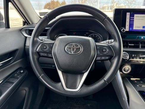 Used 2023 Toyota Venza LE image 14