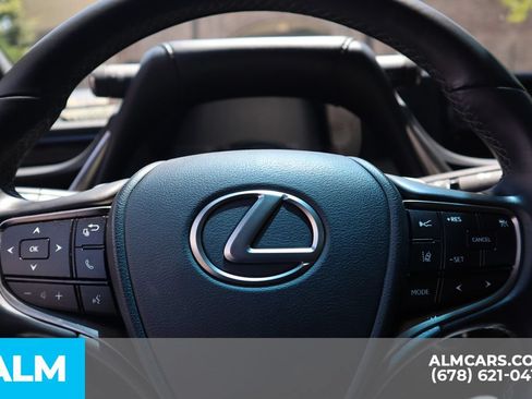 Used 2020 Lexus ES 300h w/ Premium Package FWD image 29