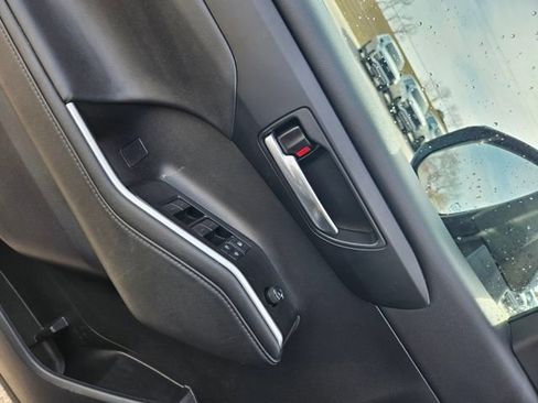 Used 2021 Toyota Highlander XLE image 11