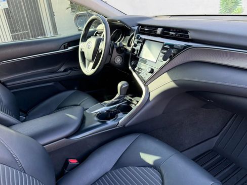 Used 2019 Toyota Camry SE FWD image 4