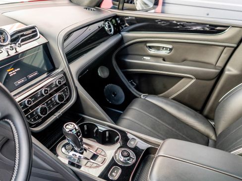 Used 2022 Bentley Bentayga image 20