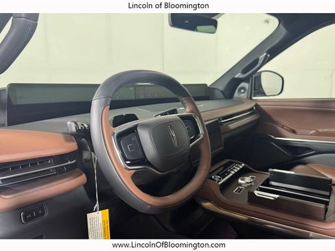 New 2026 Lincoln Navigator Reserve AWD/4WD image 38